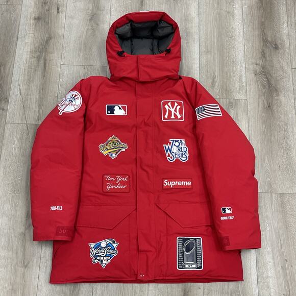 Supreme x New York Yankees GORE-TEX 700-Fill Down Jacket